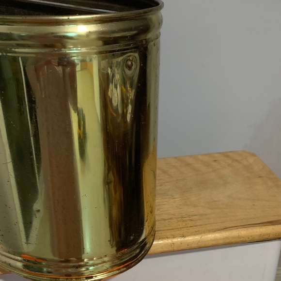 Elegant Gold Metal Magazine Rack - Picture 4 of 6